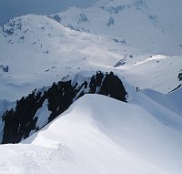 13 Scialpinista sale dalla valle Bondone